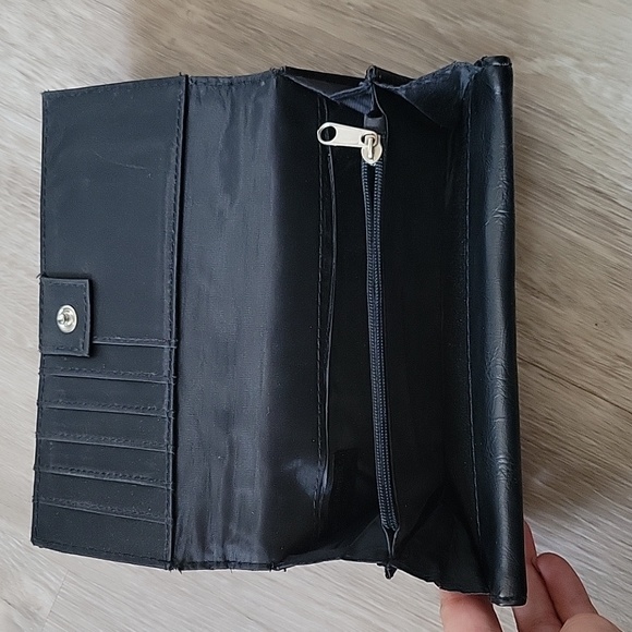 Kenneth Cole Reaction Wallet - Picture 3 of 4